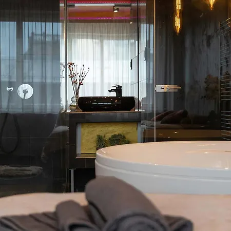 Luxor,luxury,jacuzzi,main Square Apartment